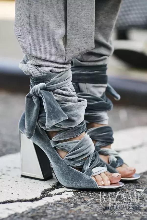 我拗了40分钟造型出门,怎么就败给了人家的一只裤脚?