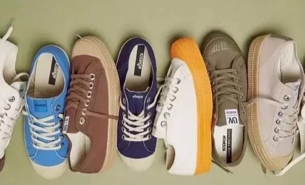 夏日必备大牌帆布鞋时髦又百搭,基础款帆布鞋春夏简约百搭