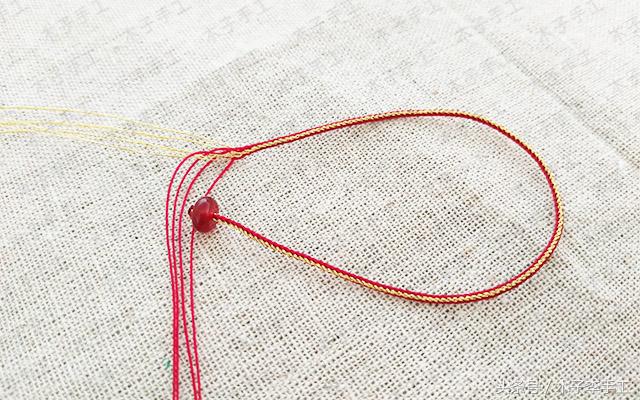 用几根细绳子做彩虹手链,用几根红绳子怎么编手链