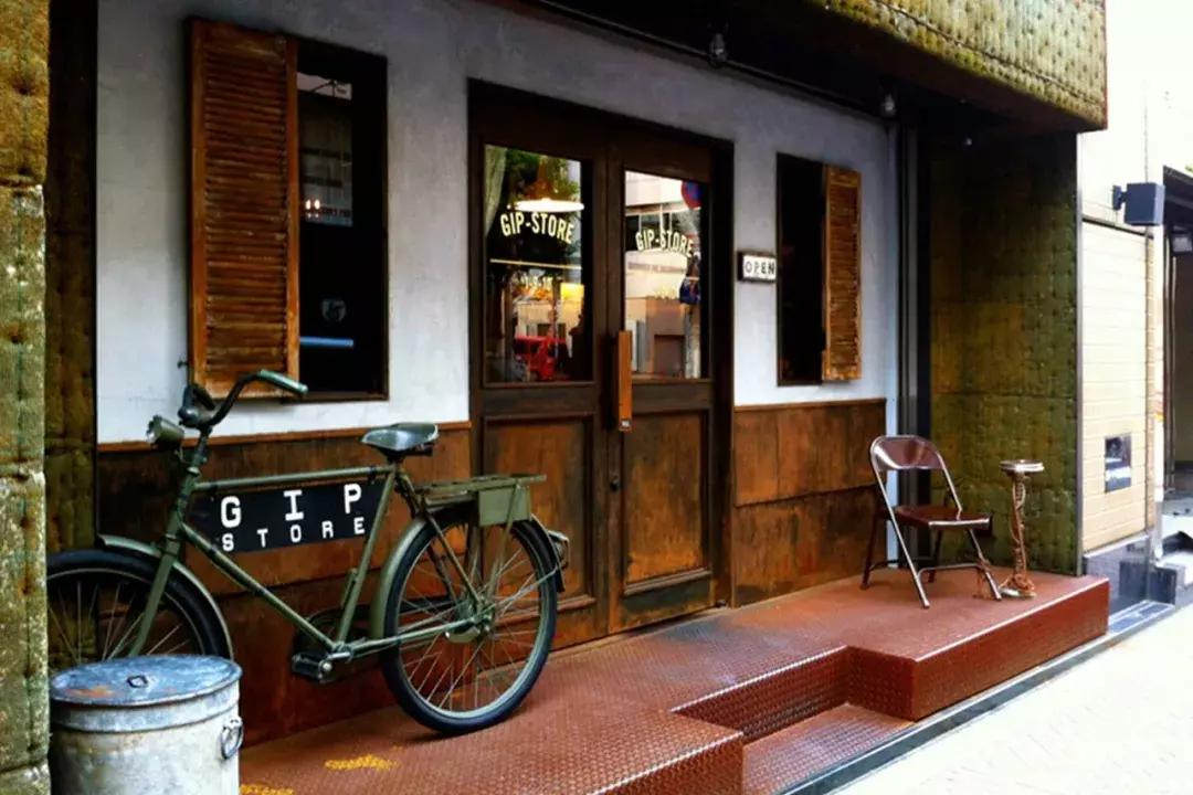 巴黎世家价值观,巴黎世家态度