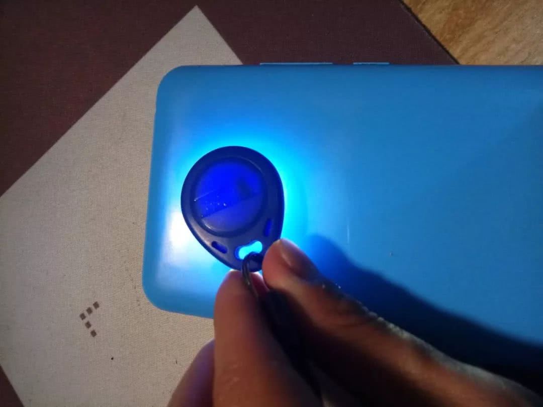 卡跟手机放一起会消磁吗,磁铁放一块会消磁吗