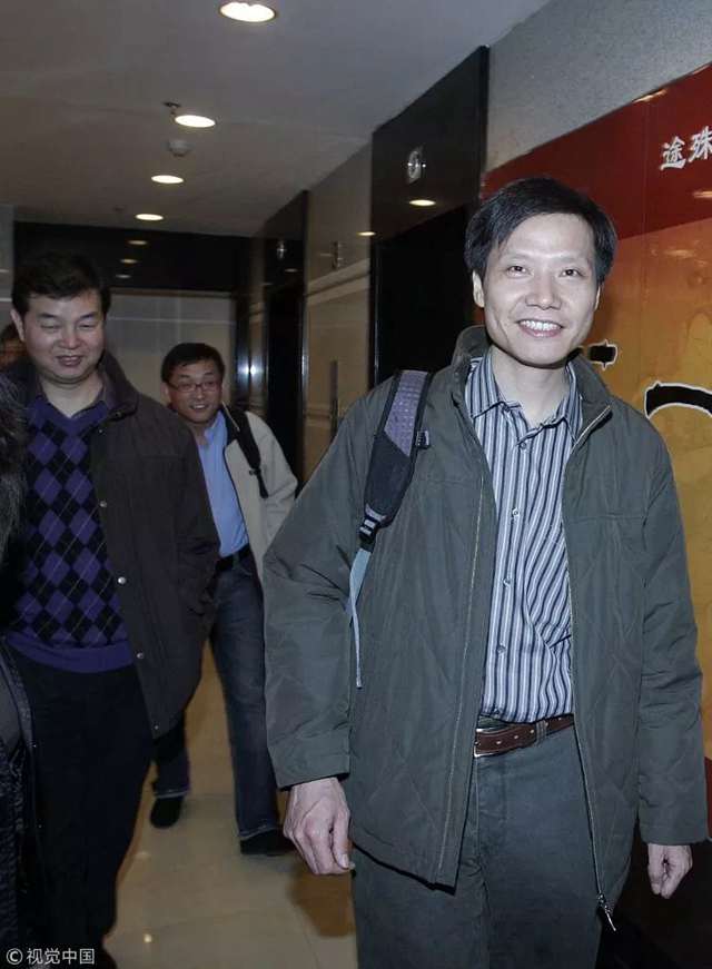 小米雷军穿衣风格变化,从仙桃走向世界的青涩少年雷军