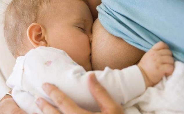 宝宝总爱咬乳头，你是怎么“对付”他的？4个方法轻松搞定！