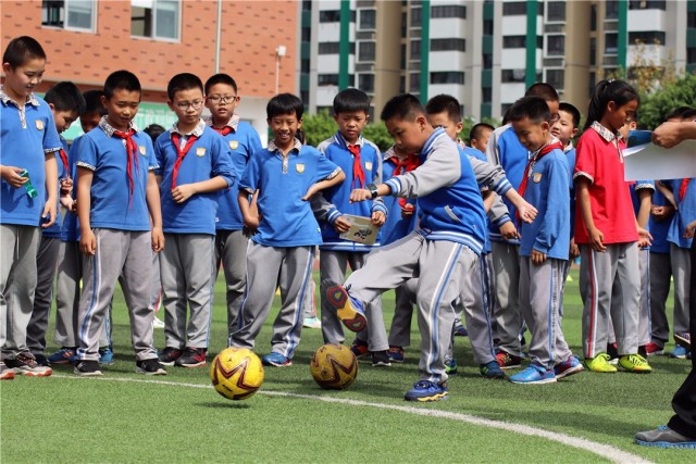 足球文化小孩,厦门市人民小学足球节