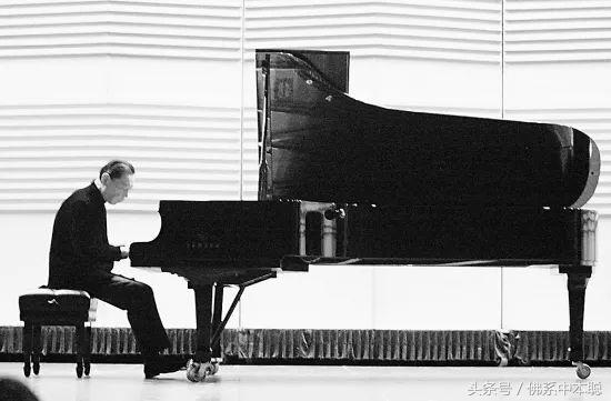 周杰伦夜曲和肖邦夜曲有什么区别,周杰伦为你弹奏肖邦的夜曲