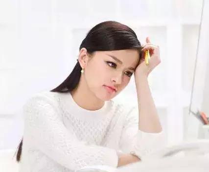 经血黑色粘稠凝固是怎么回事,经血血色深暗是什么原因