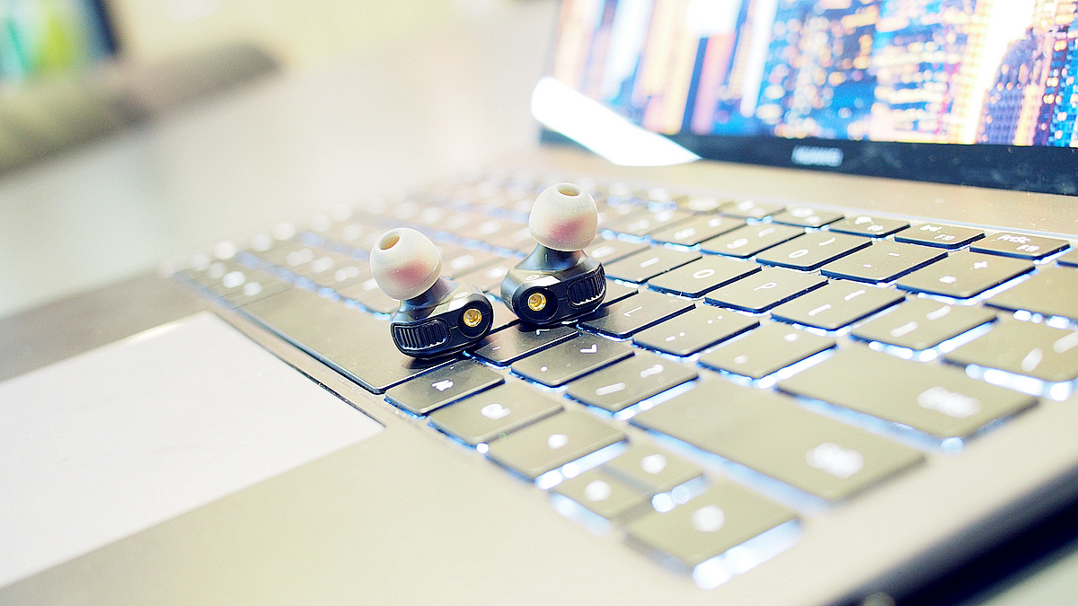 动圈式耳机煲机前后区别大吗,双动圈耳机和单圈哪个效果好