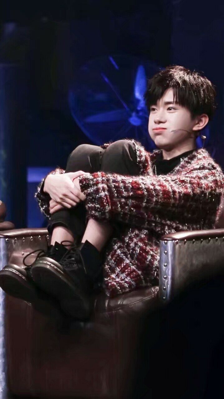 我家男神初长成易烊千玺街拍,易烊千玺年少成名百炼成钢