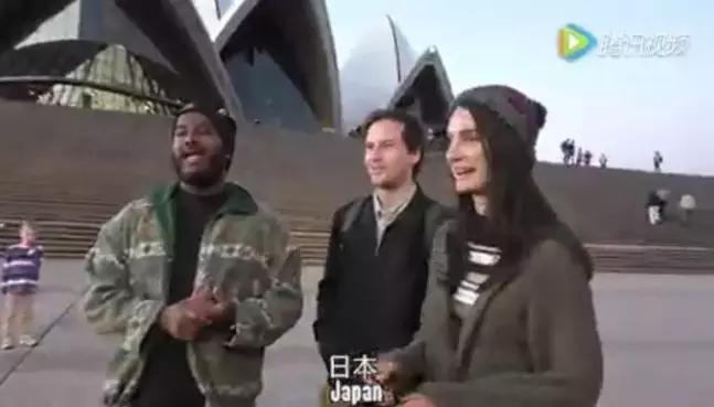 华丽汉服在外国街头惊艳外国人,中国汉服小姐姐美到哭了