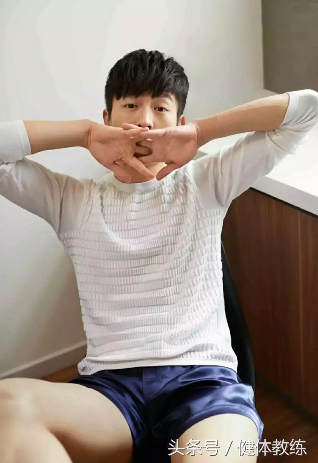 发现那个特别man体育生室友，竟然是Gay是什么体验？