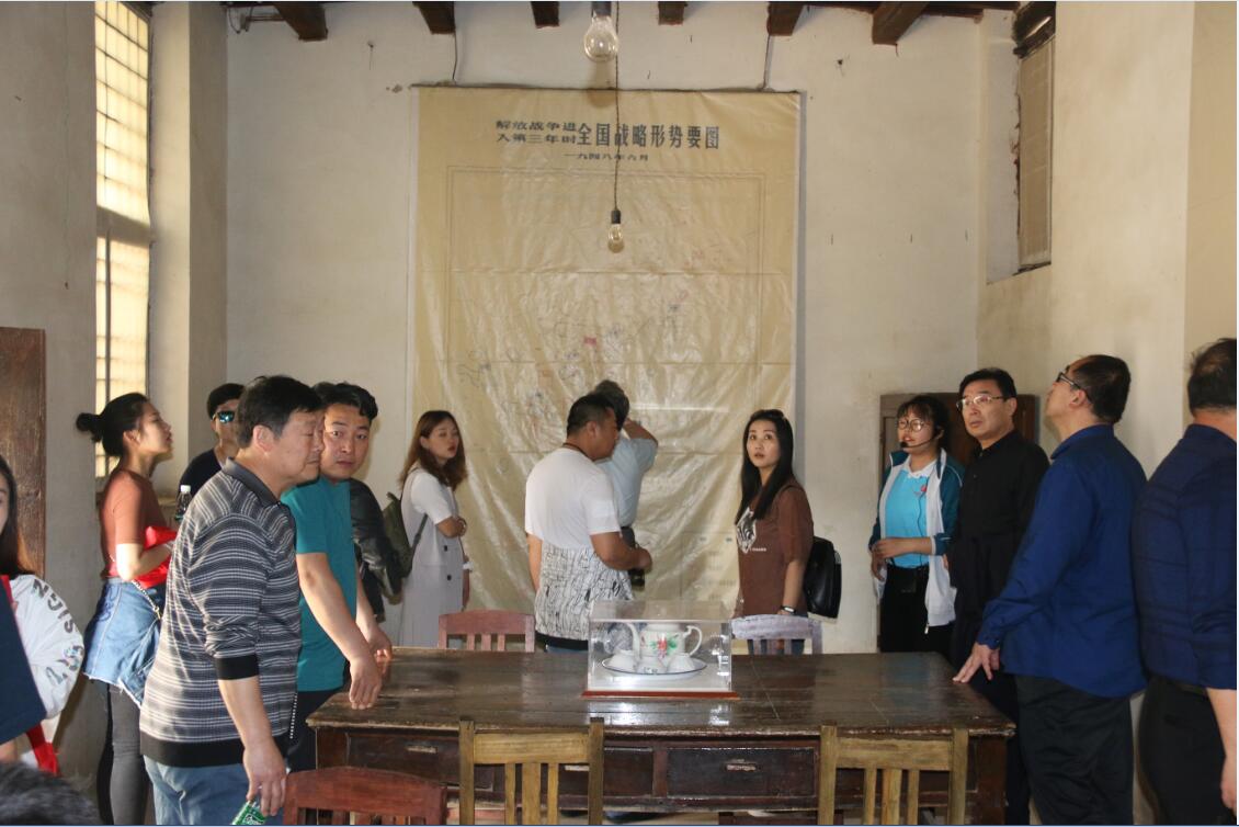 北京演艺专修学院*党**总支组织*党**员干部到西柏坡参观学习