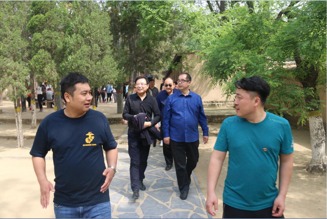 北京演艺专修学院*党**总支组织*党**员干部到西柏坡参观学习