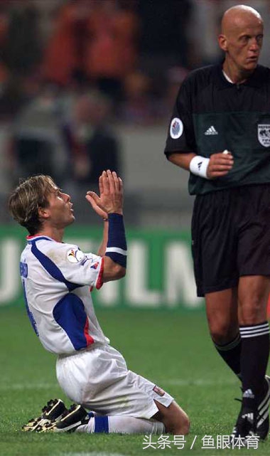 足球场上的催人泪下的瞬间,足球赛场十大感人时刻