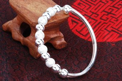 银针试毒、直系亲属直接输血？电视剧骗了我们这么多年