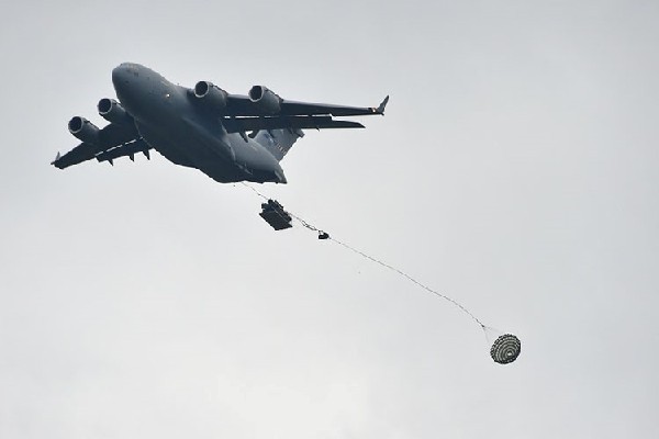 空降部队如何实现快速空降？