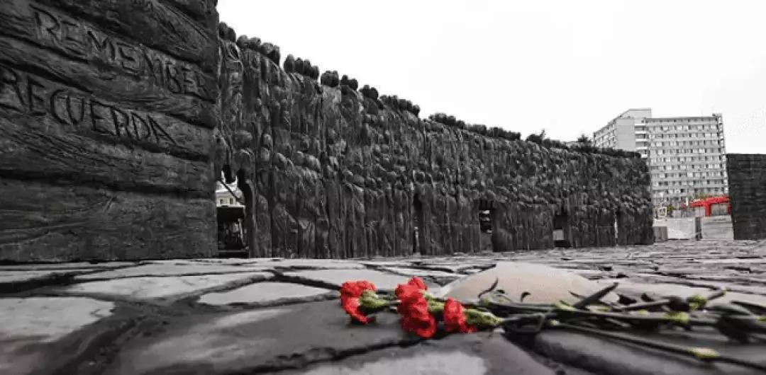 这回，曾振伟的艺术在法国人眼里竟成了反例？