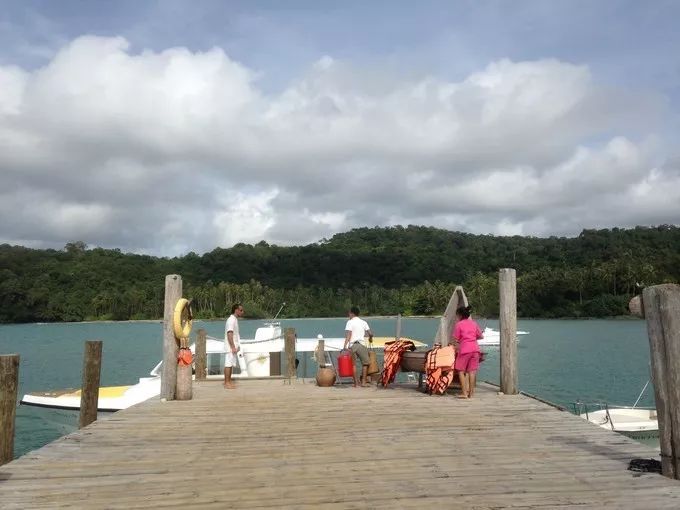 衣冠不整恕不招待厨师,衣冠不整不让进的饭店