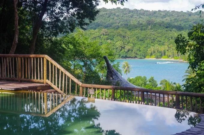 衣冠不整恕不招待厨师,衣冠不整不让进的饭店