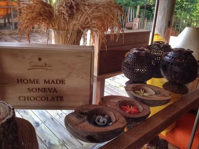 衣冠不整恕不招待厨师,衣冠不整不让进的饭店