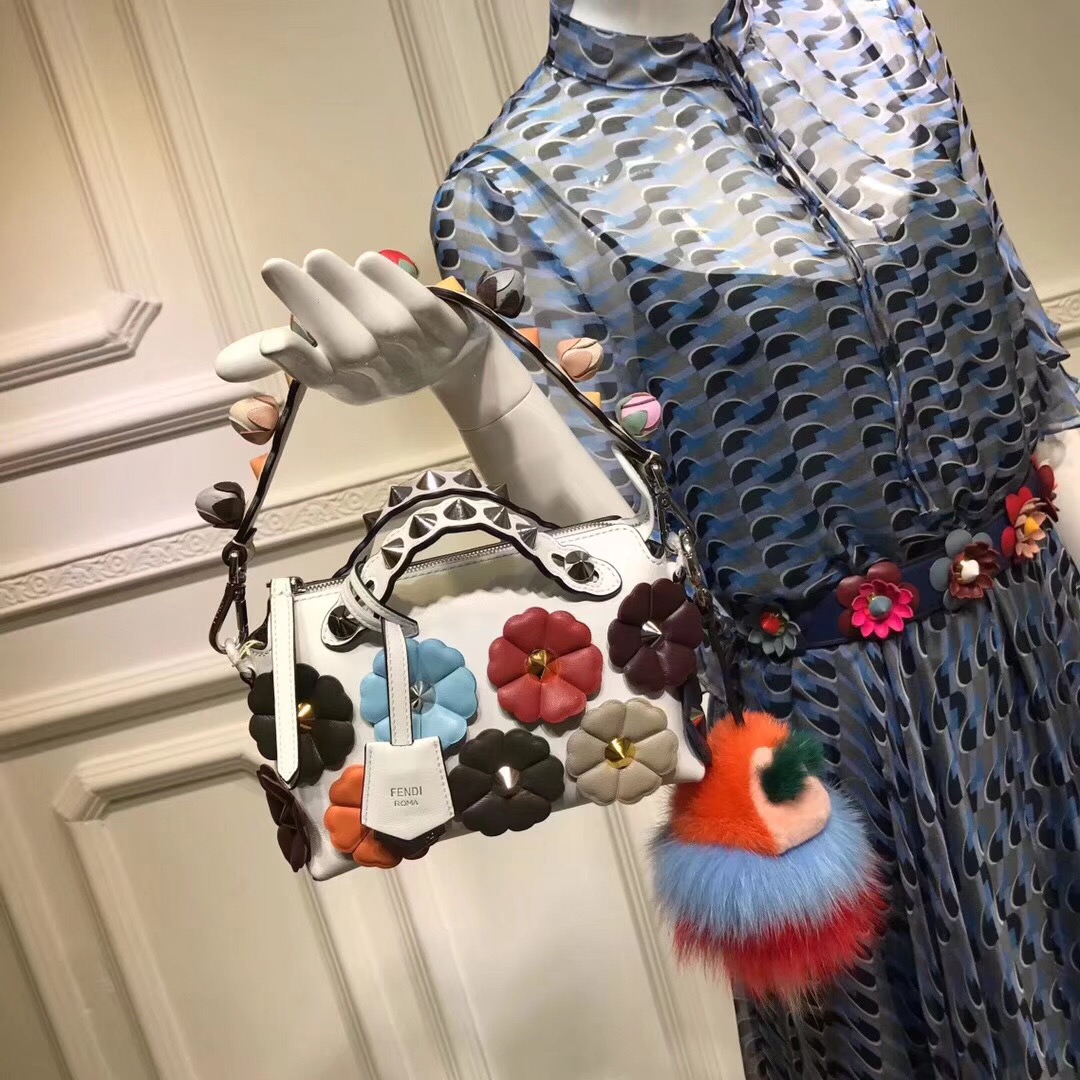 撞包不可怕!为你找到了今年夏天最出彩的包包赢过无数大牌