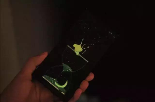 性能强的移动电源,比较小巧但容量大的移动电源