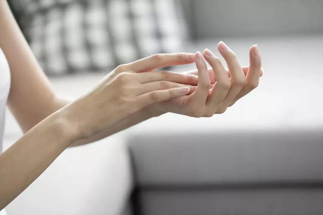 健康︱发现指甲异常，警惕疾病上门！