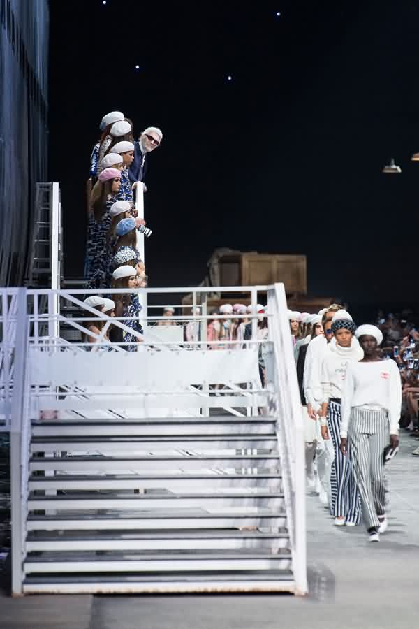 香奈儿巴黎时装秀价值多少,香奈儿巴黎皇宫大瀑布时装秀