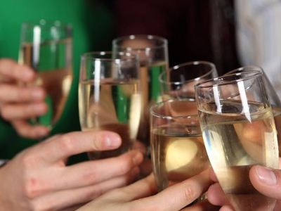 身体不舒服不能喝酒如何拒绝喝酒,控制不住喝酒是什么病