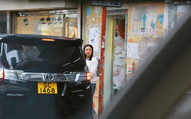 刘德华帮助杨丽娟还债,刘德华帮女歌迷偿还债务