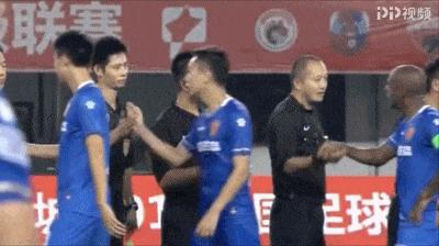 中甲裁判判罚引冲突后续,中甲不满裁判判罚集体离场