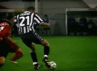 实况足球2020马赛回旋过人技巧,足球马赛回旋过人教学