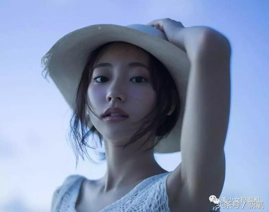 她是日本最美短发美少女,泳衣写真集永远卖到缺货