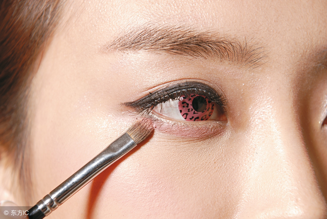 长期佩戴美瞳血管长到黑眼球附近,戴美瞳眼球上长了毛细血管