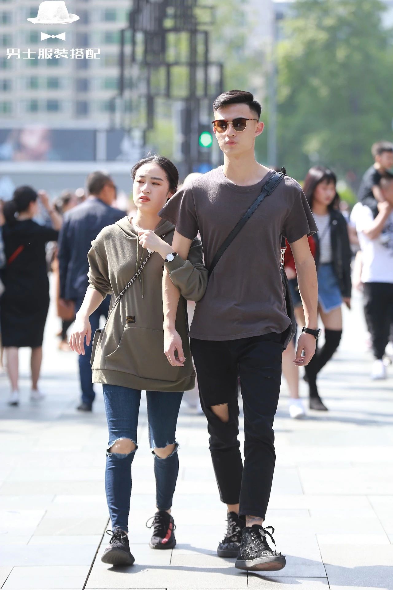 一件配饰提升整个气质,一件精致的配饰瞬间成为时尚有品