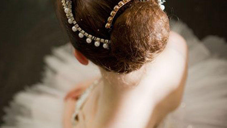 去比较明显颈纹的最快方法,比较深的颈纹最有效的方法