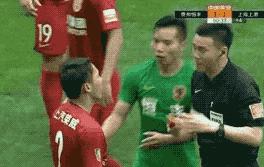 上港中超判罚,中超裁判红牌直接罚下上港悍将