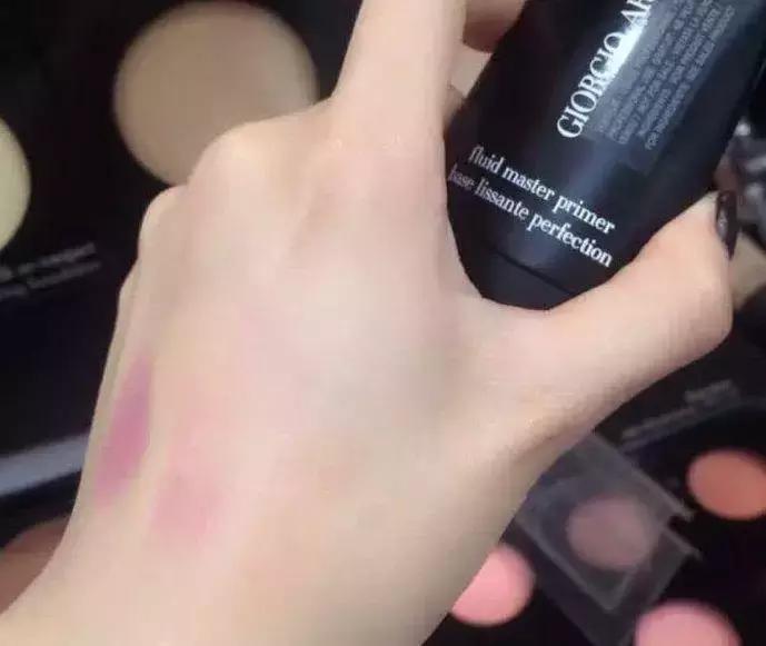 妆出零毛孔，和男神约会再近的距离也不怕啦