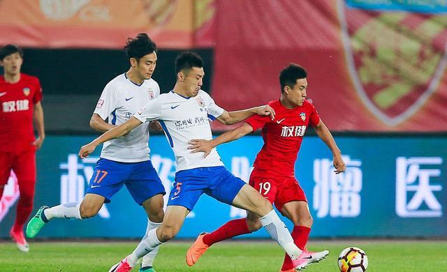 权健体现职业精神，为球童配备专门教练