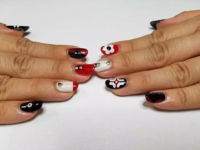 你知道钱买不起什么奢侈品吗,适合做美甲的包包