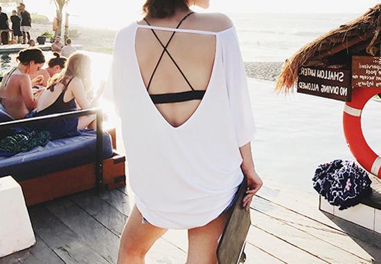 白色宽松t恤有些透怎么穿搭,白色t恤太透了怎么办