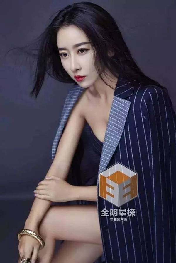 胸大无脑，嗲精附身，演坏女人成名的她居然还“真空照”上热搜了