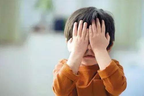 激光笔灼伤黄斑该怎么办,激光笔照射眼睛黄斑灼伤成功案例