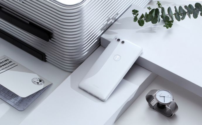 现在坚果r1镜头会刮花吗,坚果r1镜头刮花已解决