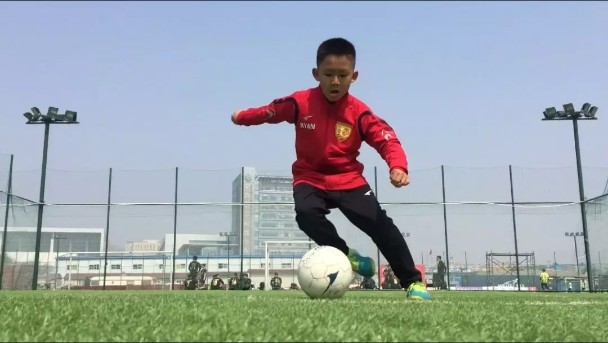 欧文造访安踏总部,欧文到访中国