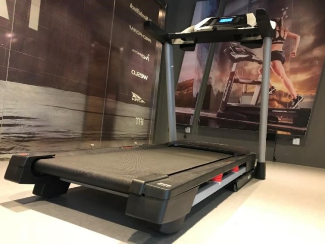 跑步机爱康和舒华哪个牌子好,爱康跑步机百乐福