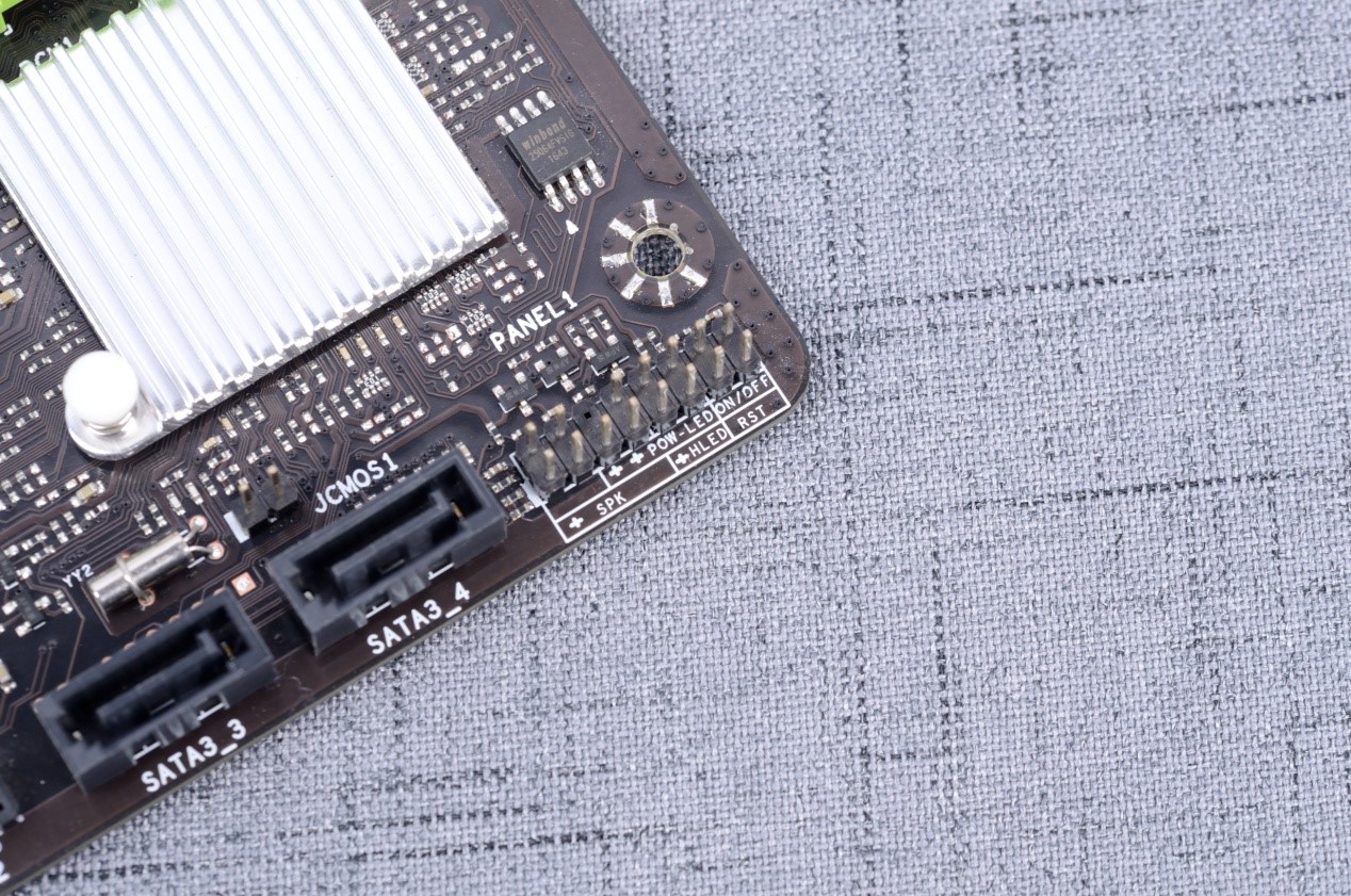 主板上型号标在哪,主板上的零件认识