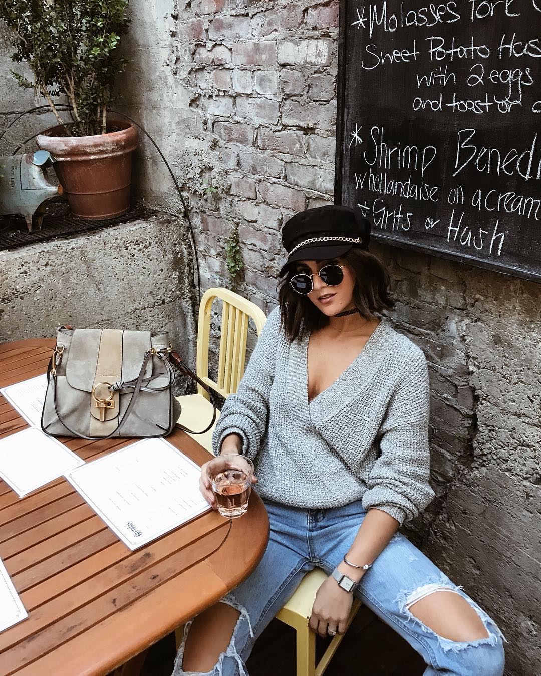 破洞牛仔裤的穿搭技巧,破洞牛仔裤的穿搭示范