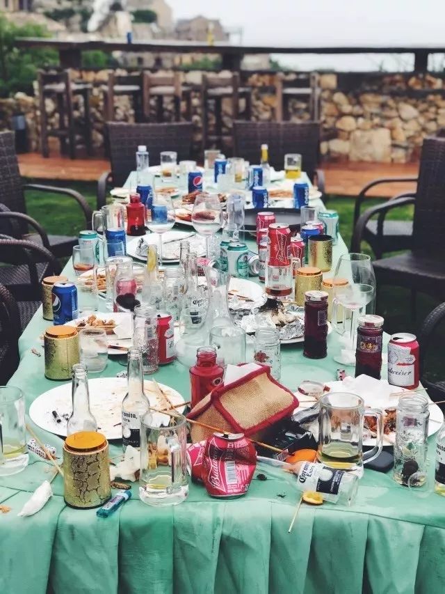 在浙江海边发现了一座欧式石头村落，它的美胜似五渔村，又像圣托里尼