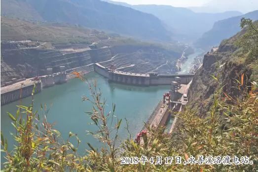 金沙江的水为什么是绿青色,金沙江水绿色什么原因