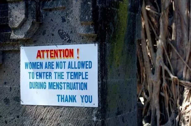 拿着卫生巾拍照为什么成了潮流？